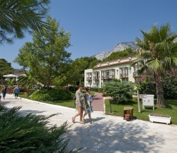 Crystal Flora Beach Resort